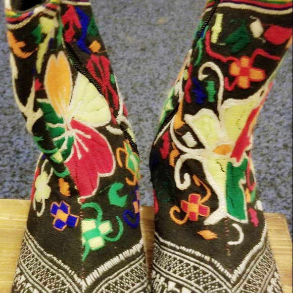 Shoes - Picture 2 of 6